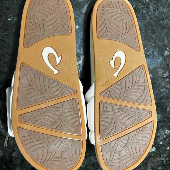Olukai Women's Sunbeam Slide Sandal White in size 9 - Picture 5 of 7